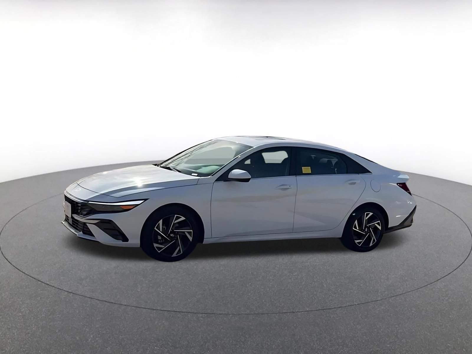 Used 2025 Hyundai Elantra SEL image 9