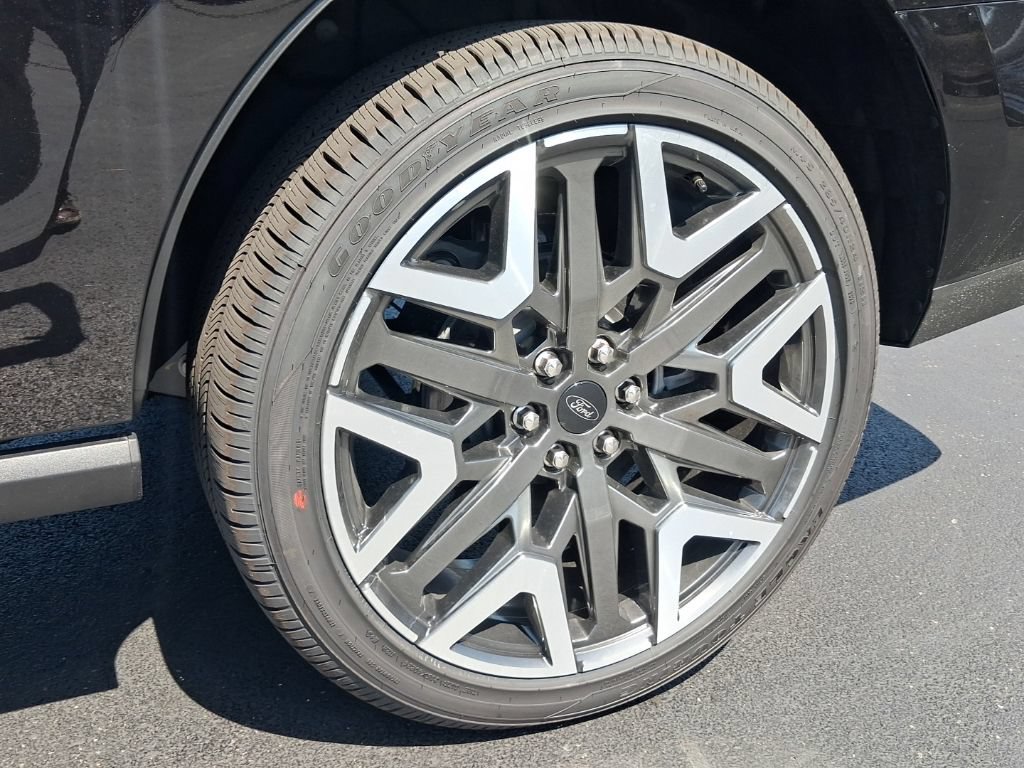 New 2027 Ford Expedition Platinum w/ Platinum Ultimate Package AWD/4WD image 36