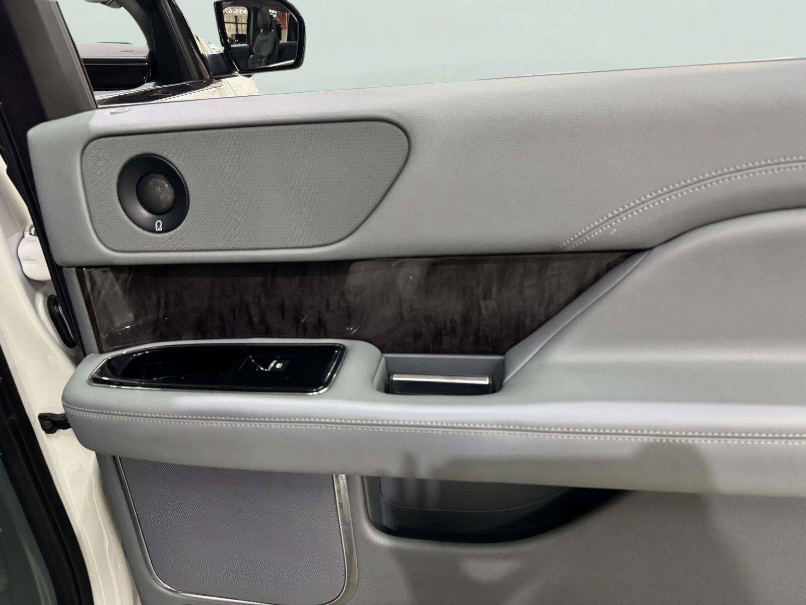 Used 2018 Lincoln Navigator Reserve w/ Technology Package AWD/4WD image 31