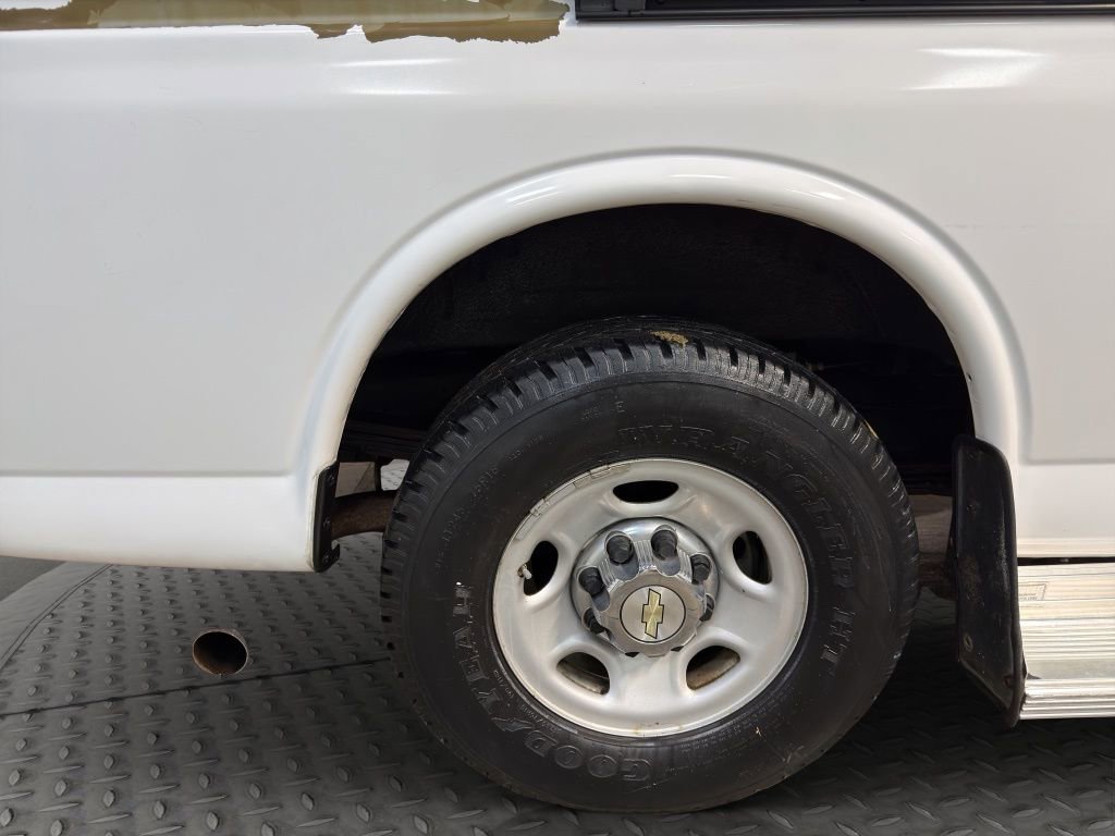 Used 2008 Chevrolet Express 3500 Extended Passenger w/ LT Preferred Equipment Group image 24