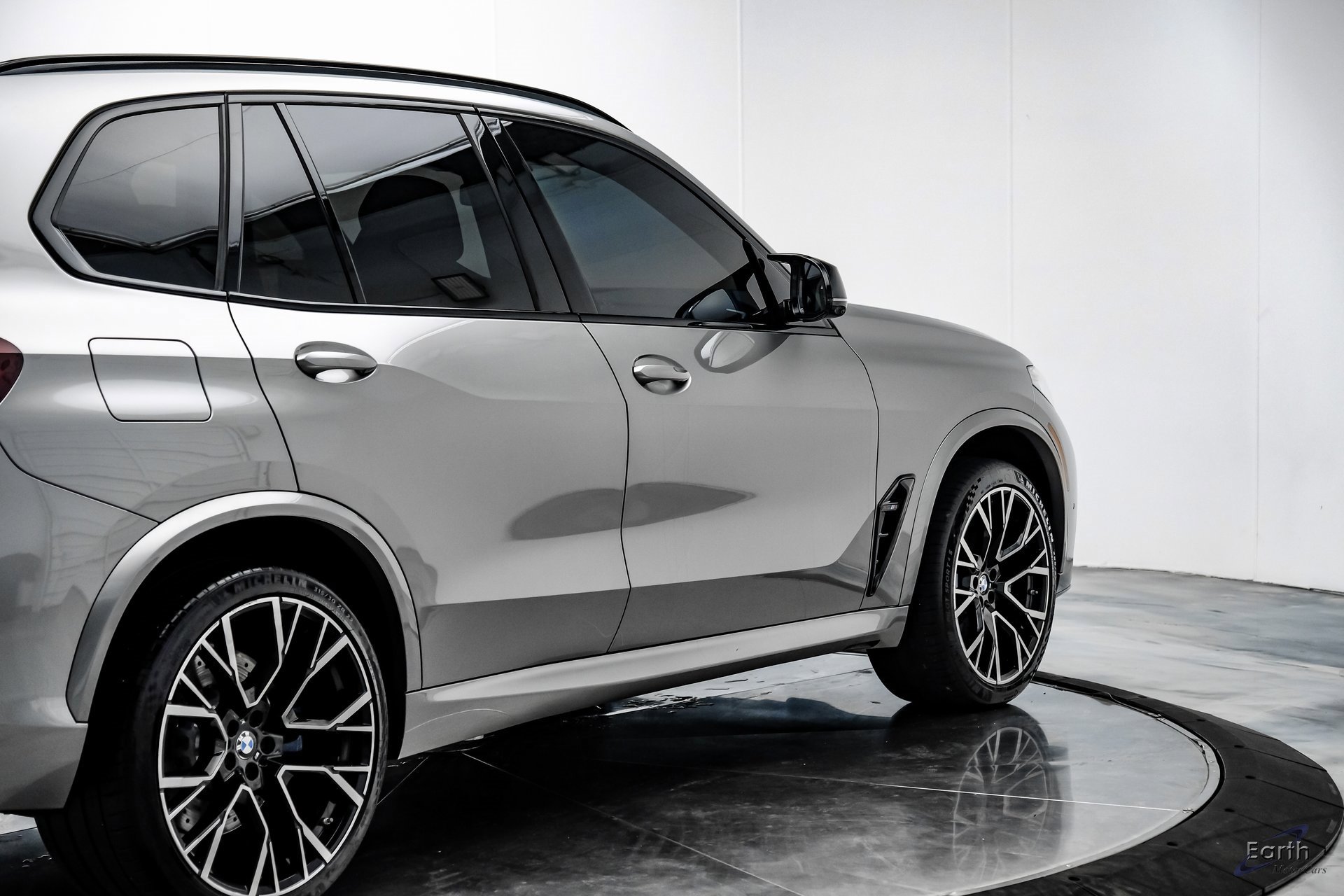 Used 2022 BMW X5 M w/ Competition Package 2 image 15