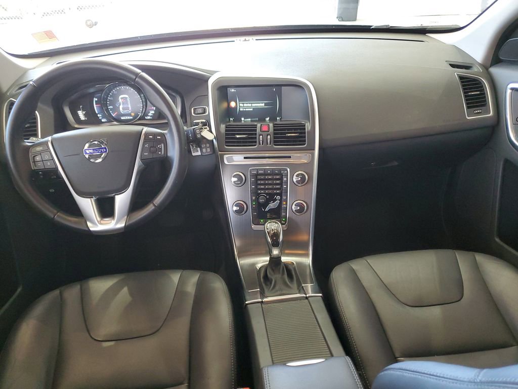 Used 2016 Volvo XC60 T5 Premier w/ Proximity Package FWD image 12