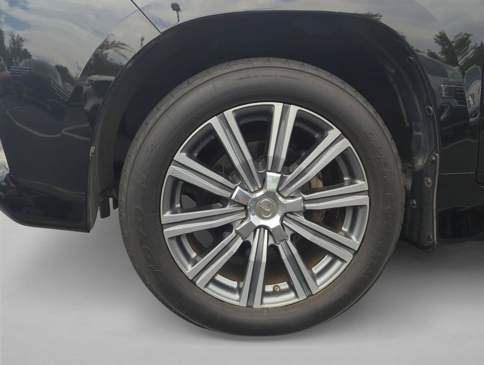Used 2016 Lexus LX 570 4WD w/ Luxury Package image 16