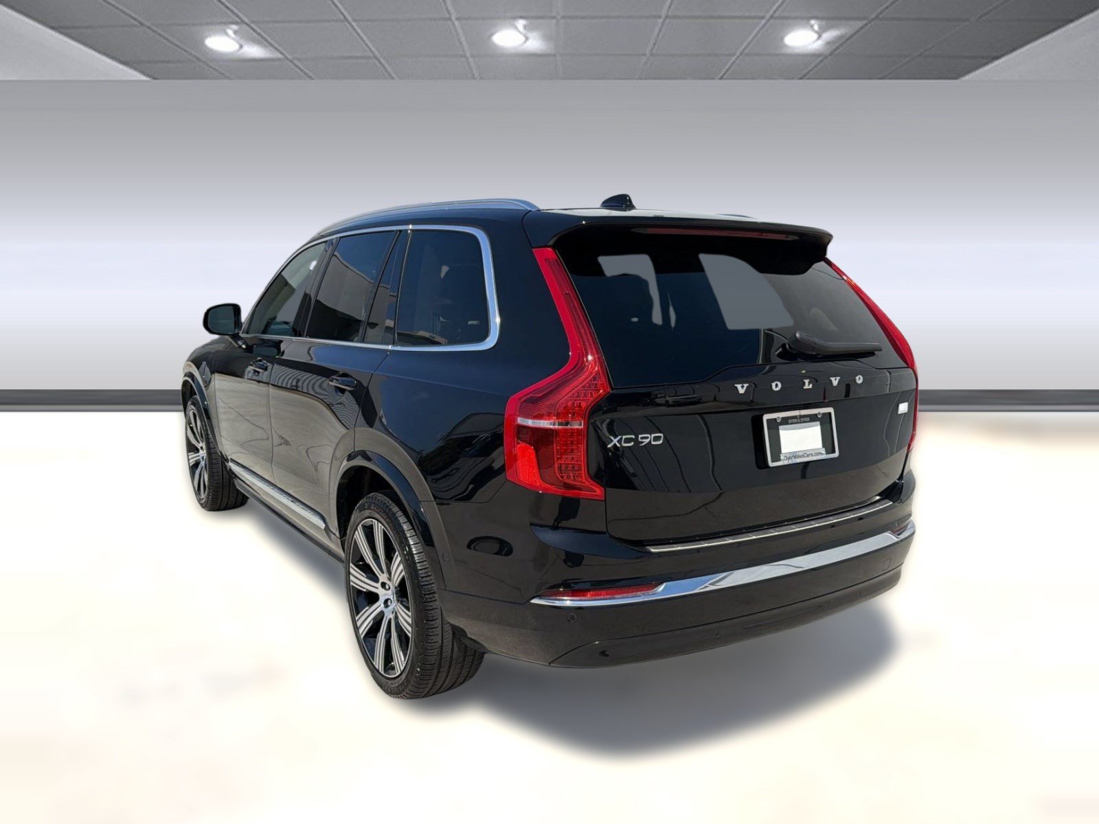 Used 2024 Volvo XC90 T8 Plus w/ Protection Package Premier AWD/4WD image 3