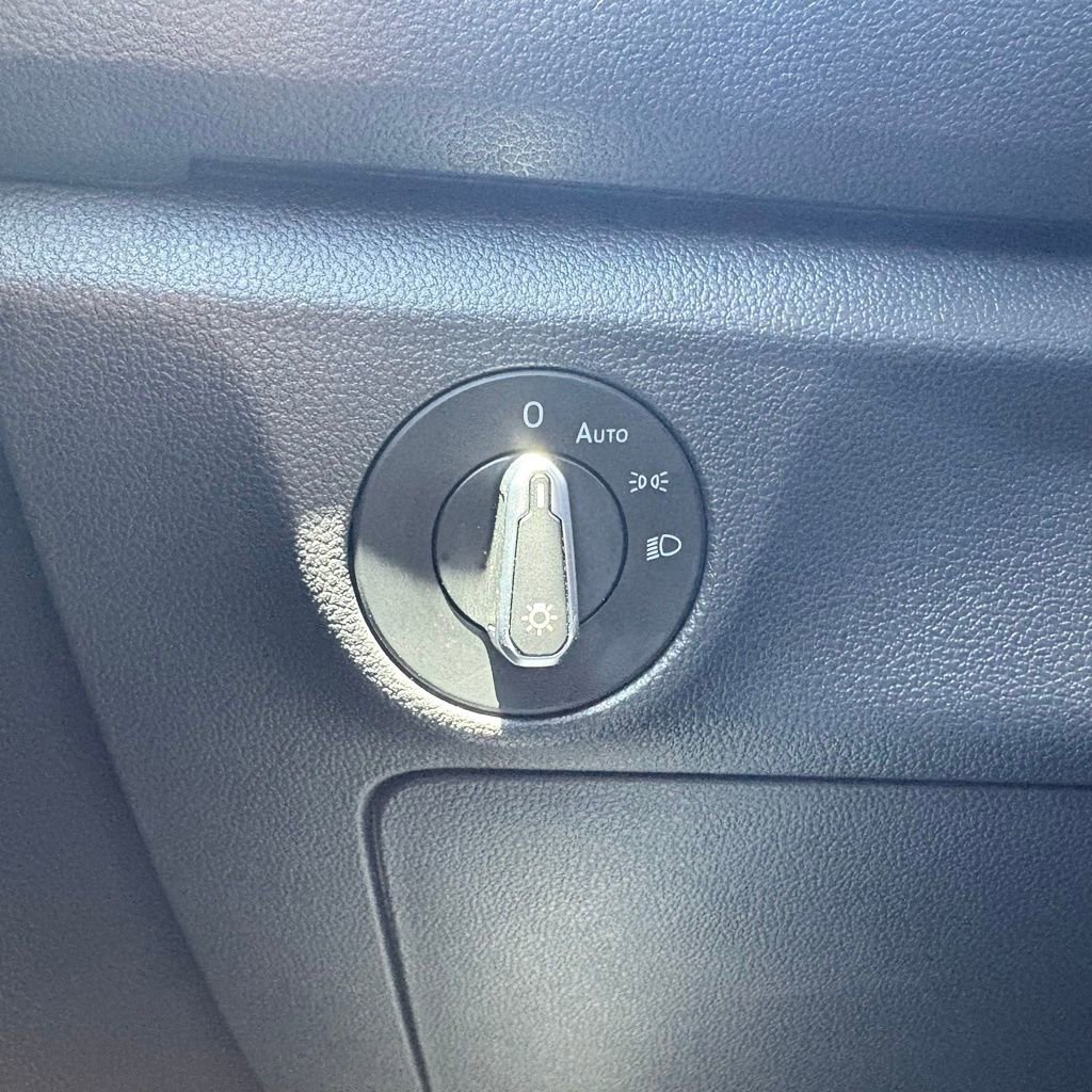 Used 2023 Volkswagen Jetta SE image 25