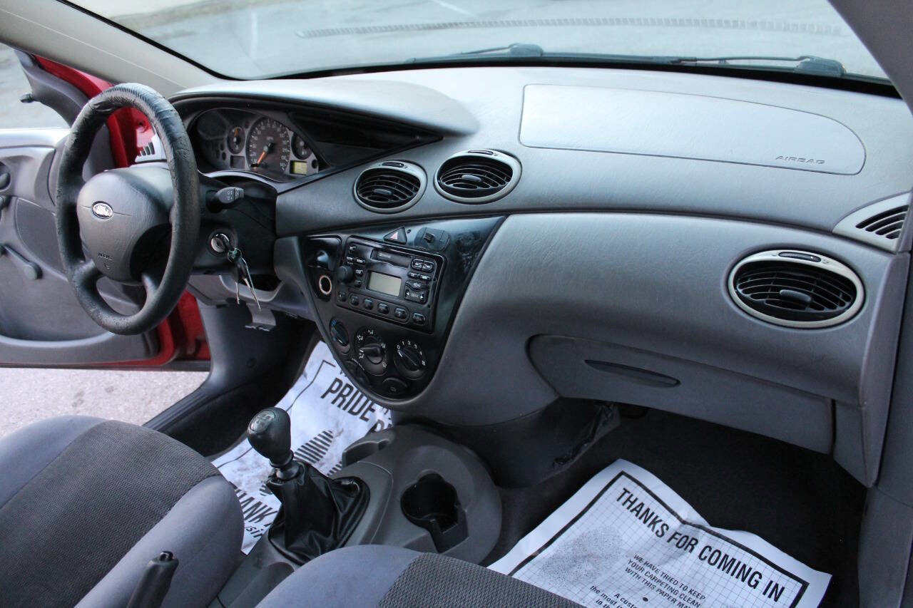 Used 2004 Ford Focus LX image 32