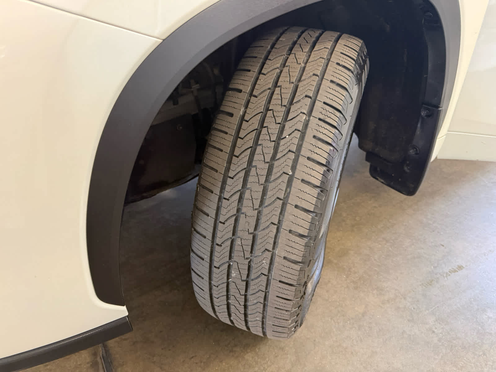 Used 2020 Toyota Highlander LE AWD/4WD image 29