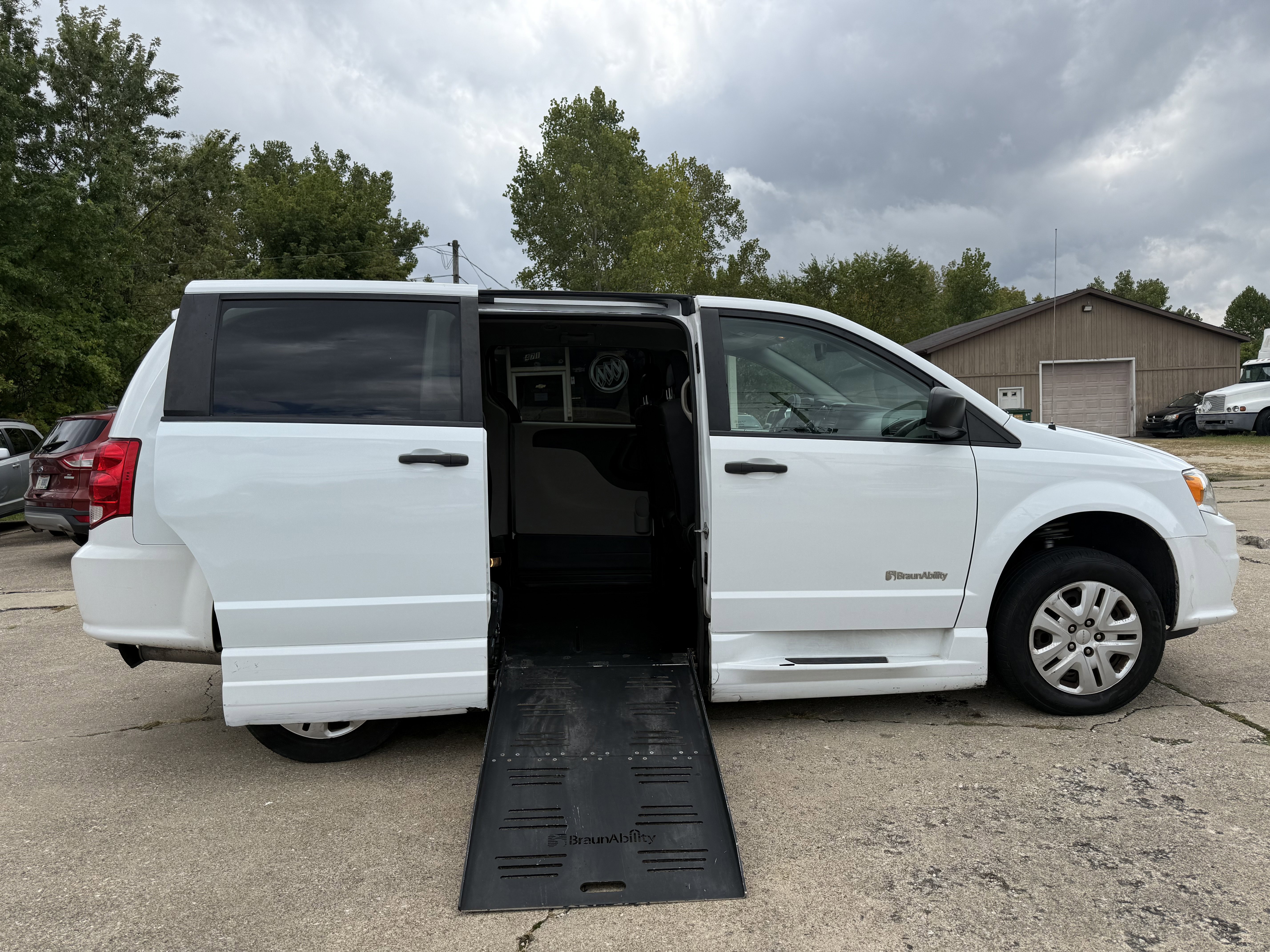 Used 2019 Dodge Grand Caravan SE image 29