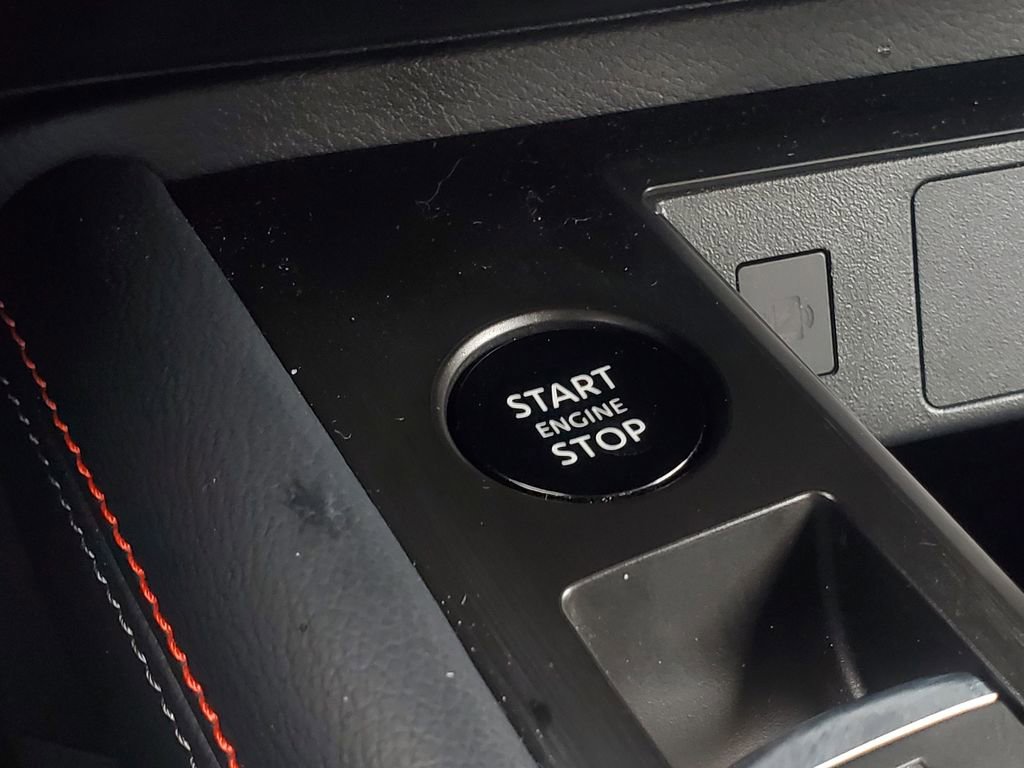 Used 2025 Nissan Kicks SR AWD/4WD image 18