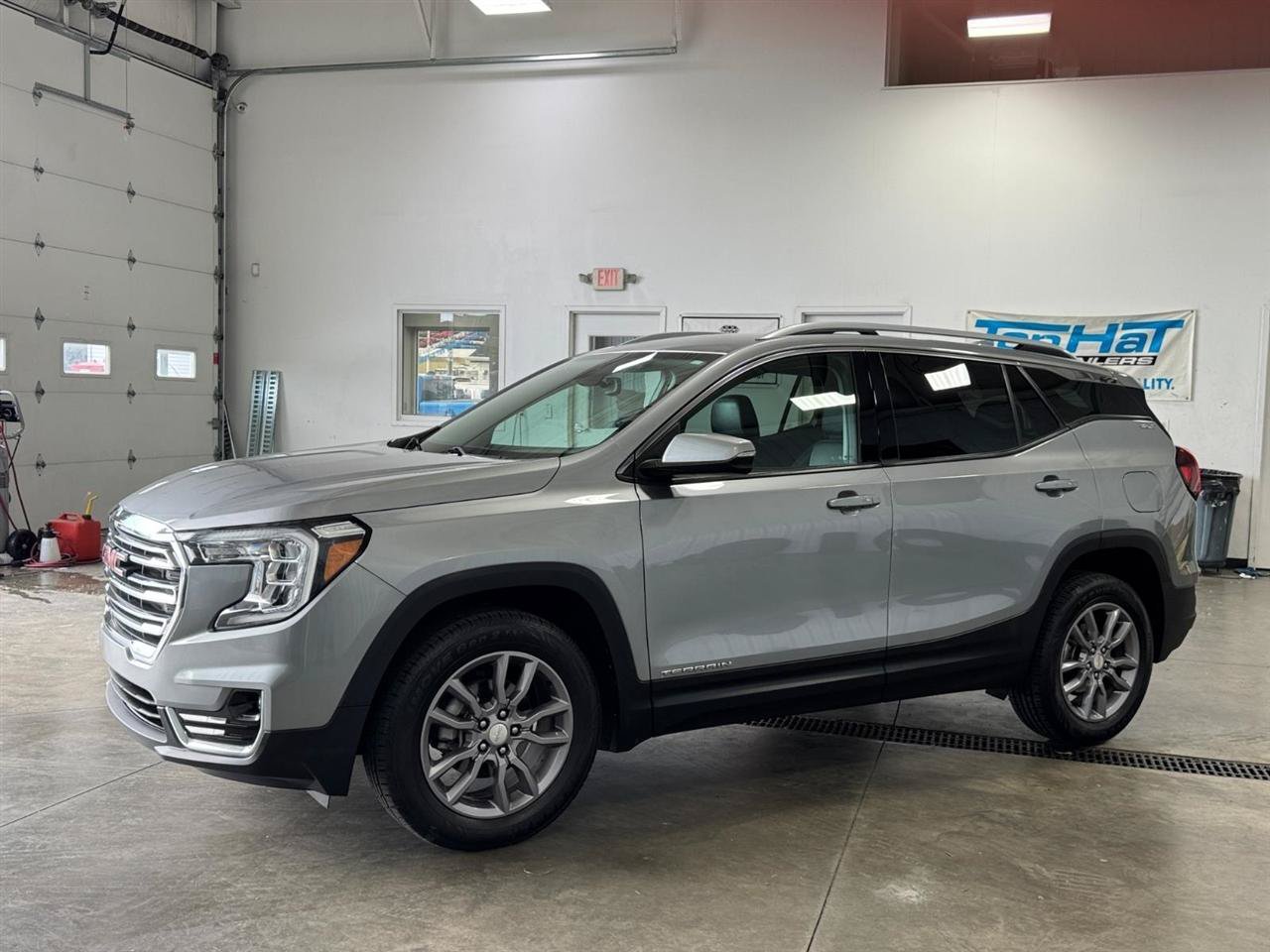 Used 2024 GMC Terrain SLT AWD/4WD image 23