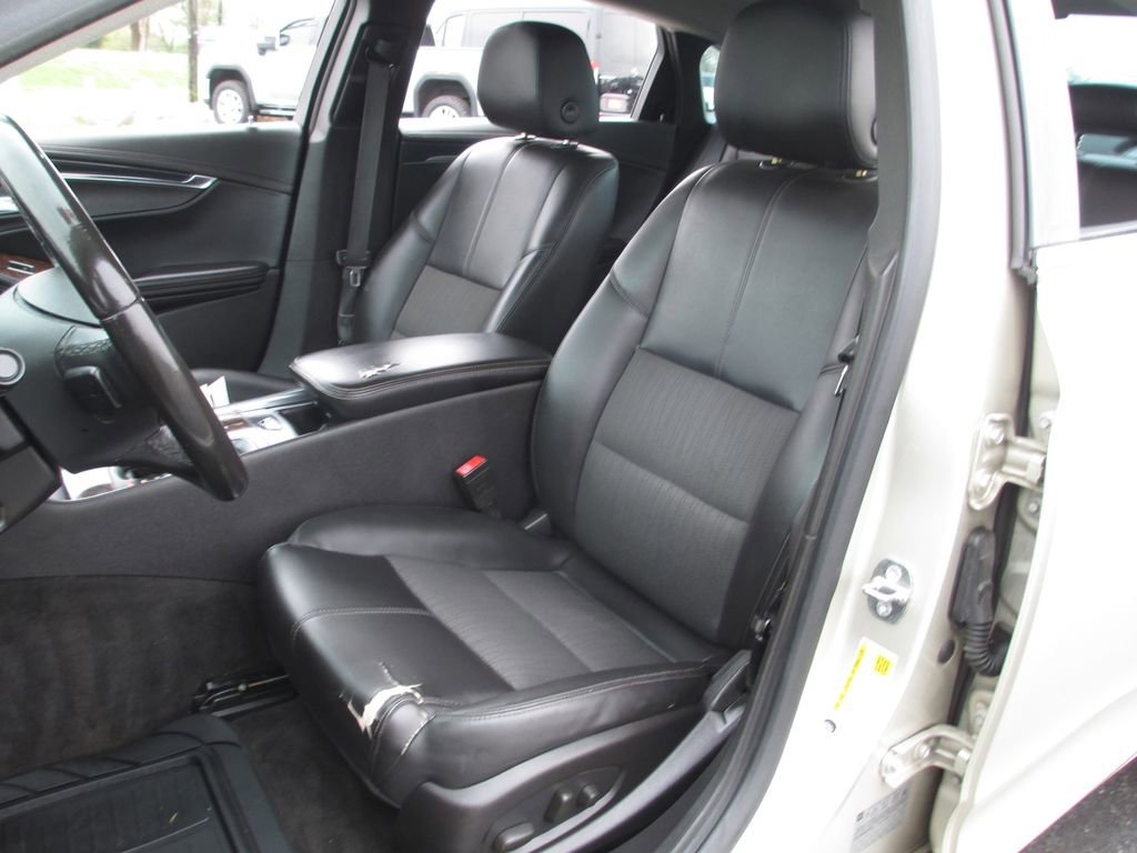 Used 2015 Chevrolet Impala LT image 14
