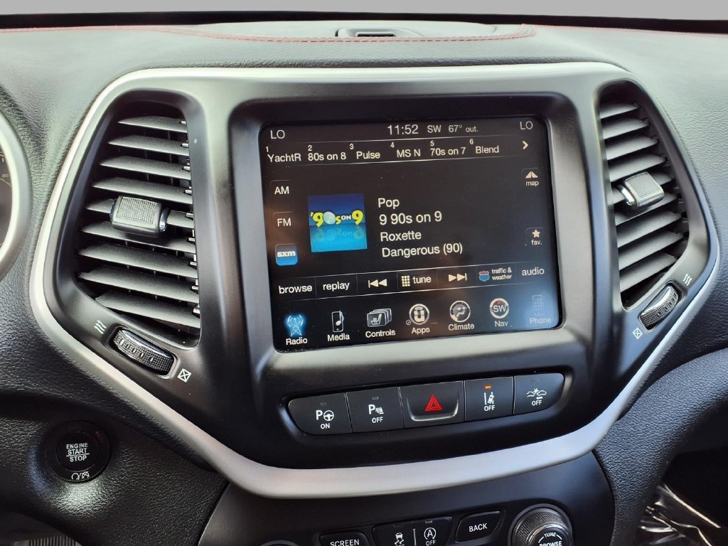 Used 2016 Jeep Cherokee Trailhawk w/ Comfort/Convenience Group AWD/4WD image 7