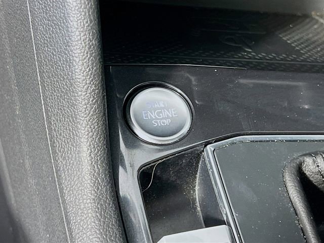 Used 2020 Volkswagen Tiguan SE w/ Panoramic Sunroof Package image 18