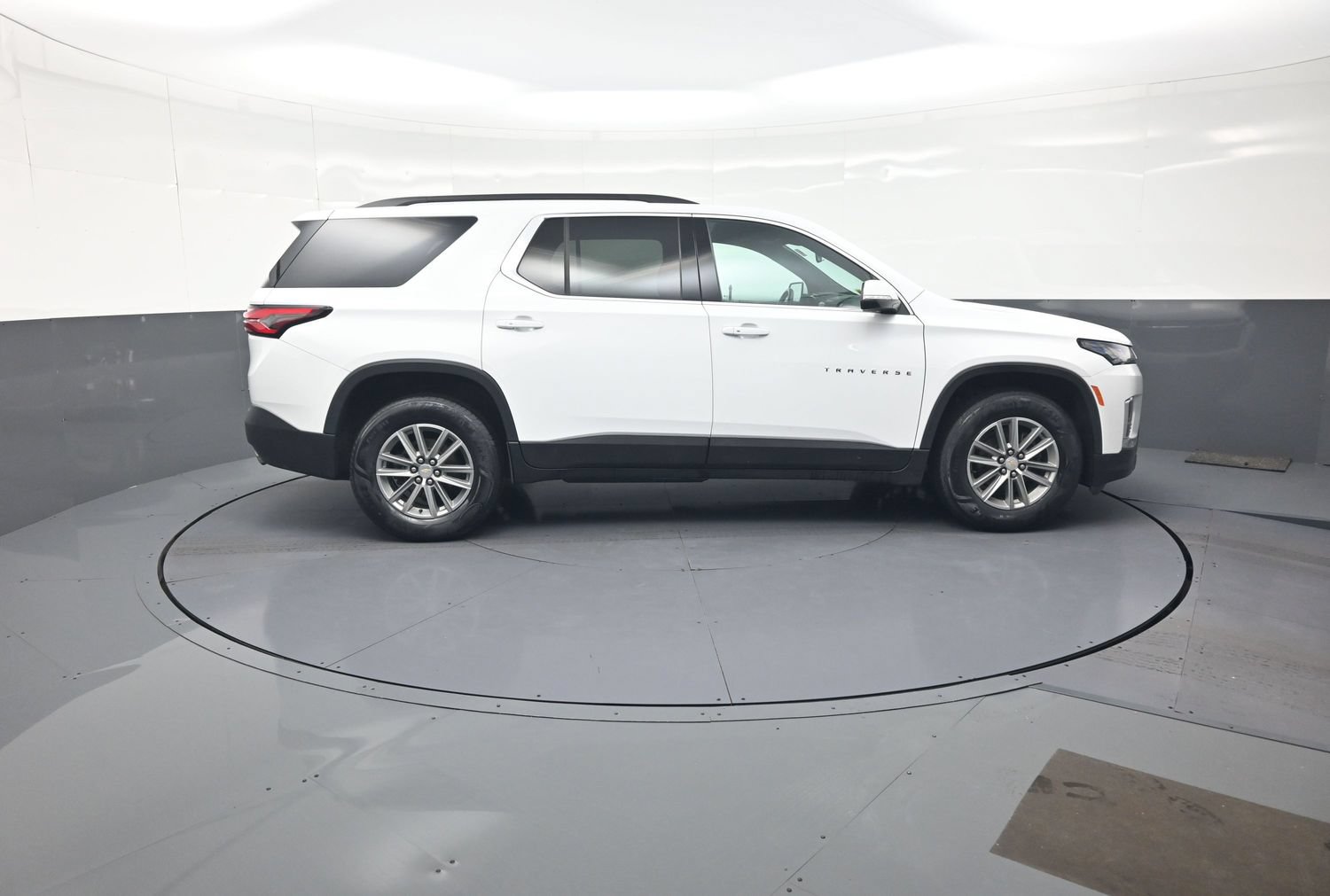 Used 2023 Chevrolet Traverse LT w/ LPO, Floor Liner Package AWD/4WD image 2