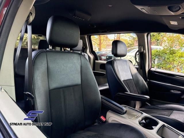 Used 2019 Dodge Grand Caravan SXT image 14