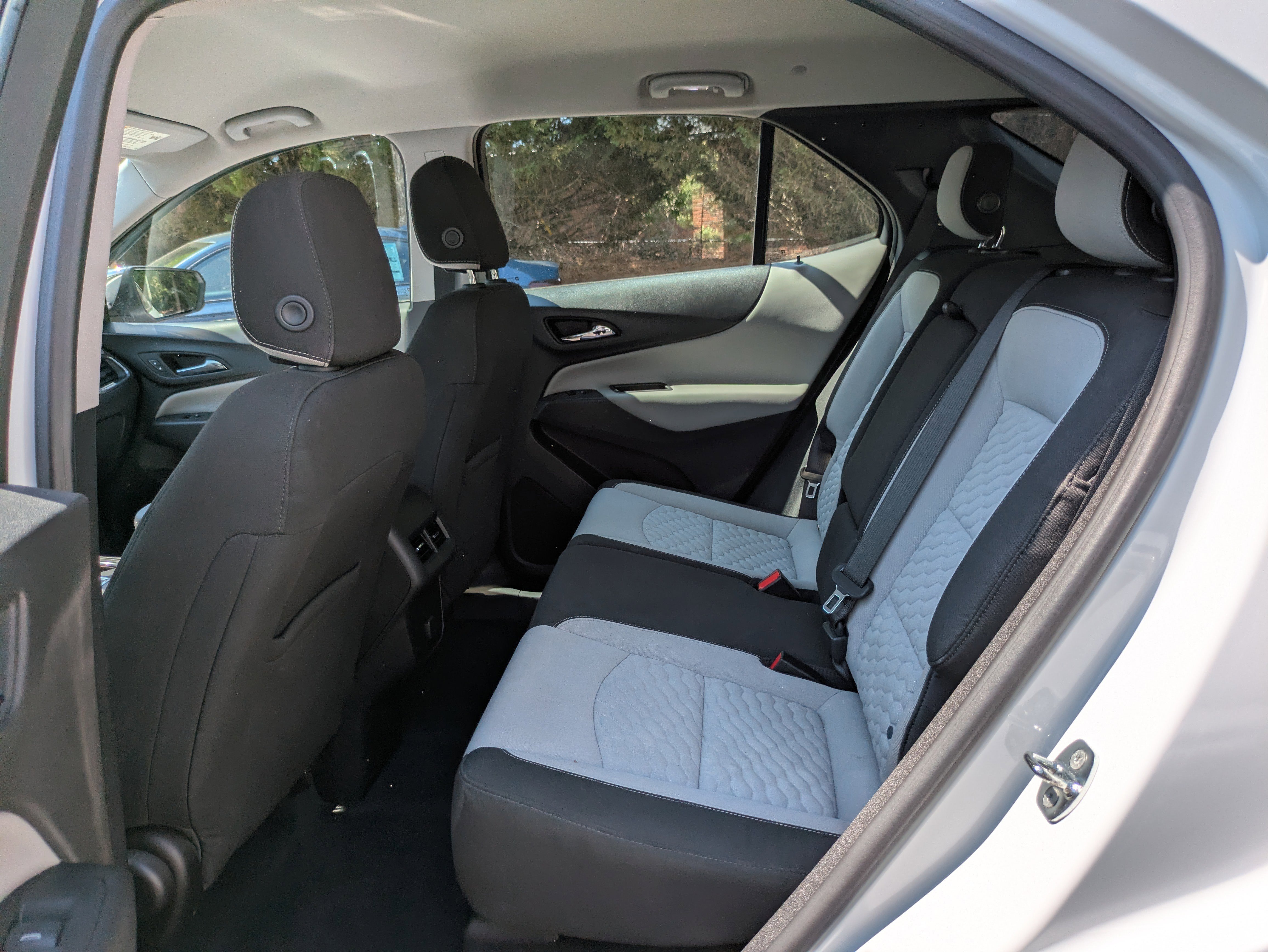 Used 2018 Chevrolet Equinox LS FWD image 19