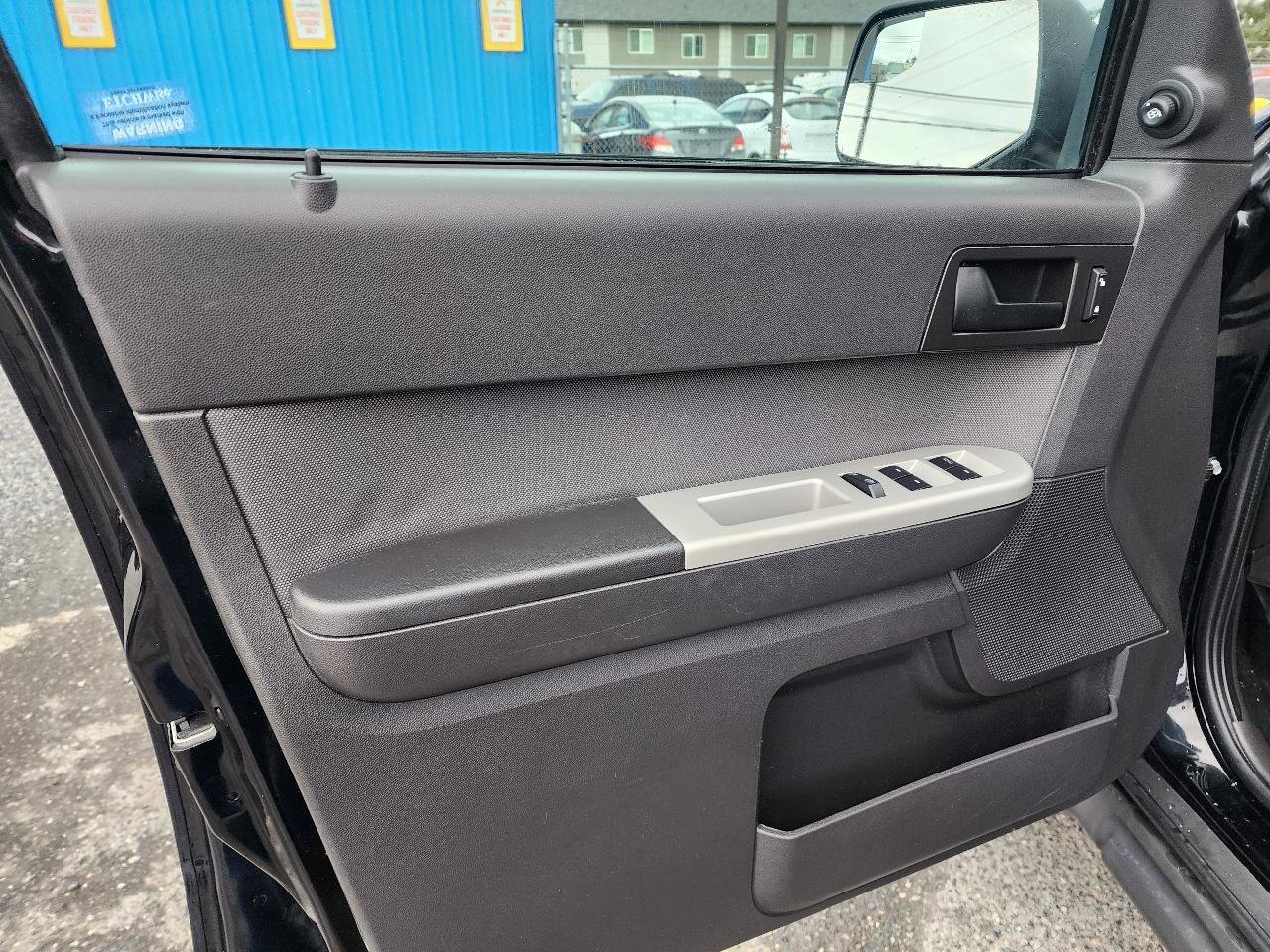 Used 2010 Ford Escape XLT image 9