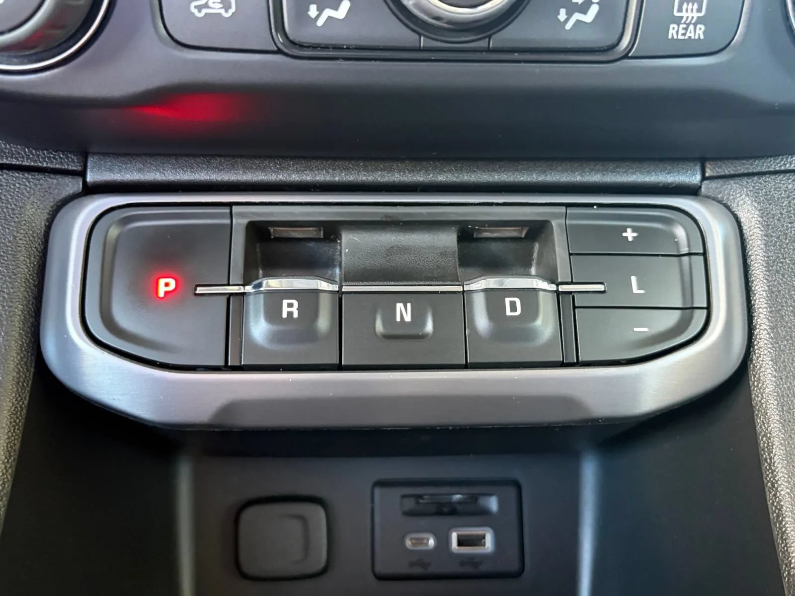 Used 2022 GMC Acadia AT4 w/ Technology Package AWD/4WD image 29