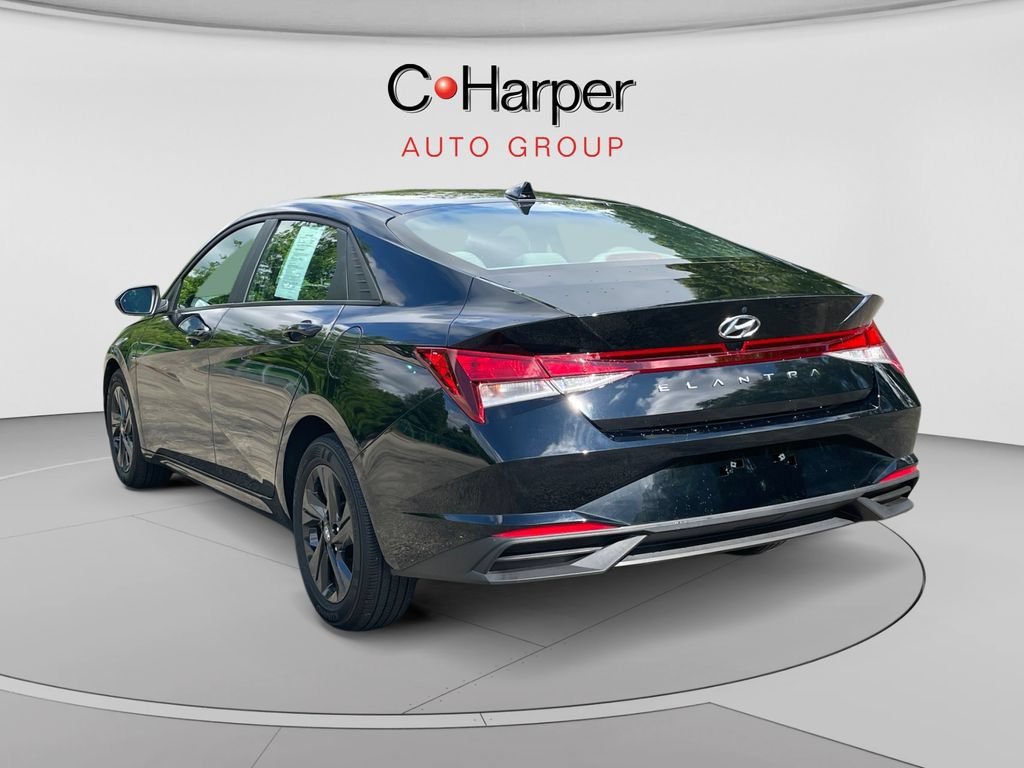 Used 2023 Hyundai Elantra SEL w/ Cargo Package FWD image 5