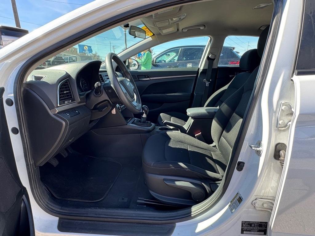 Used 2018 Hyundai Elantra SE image 9