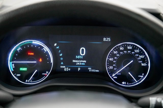 Used 2022 Toyota Sienna Limited image 26