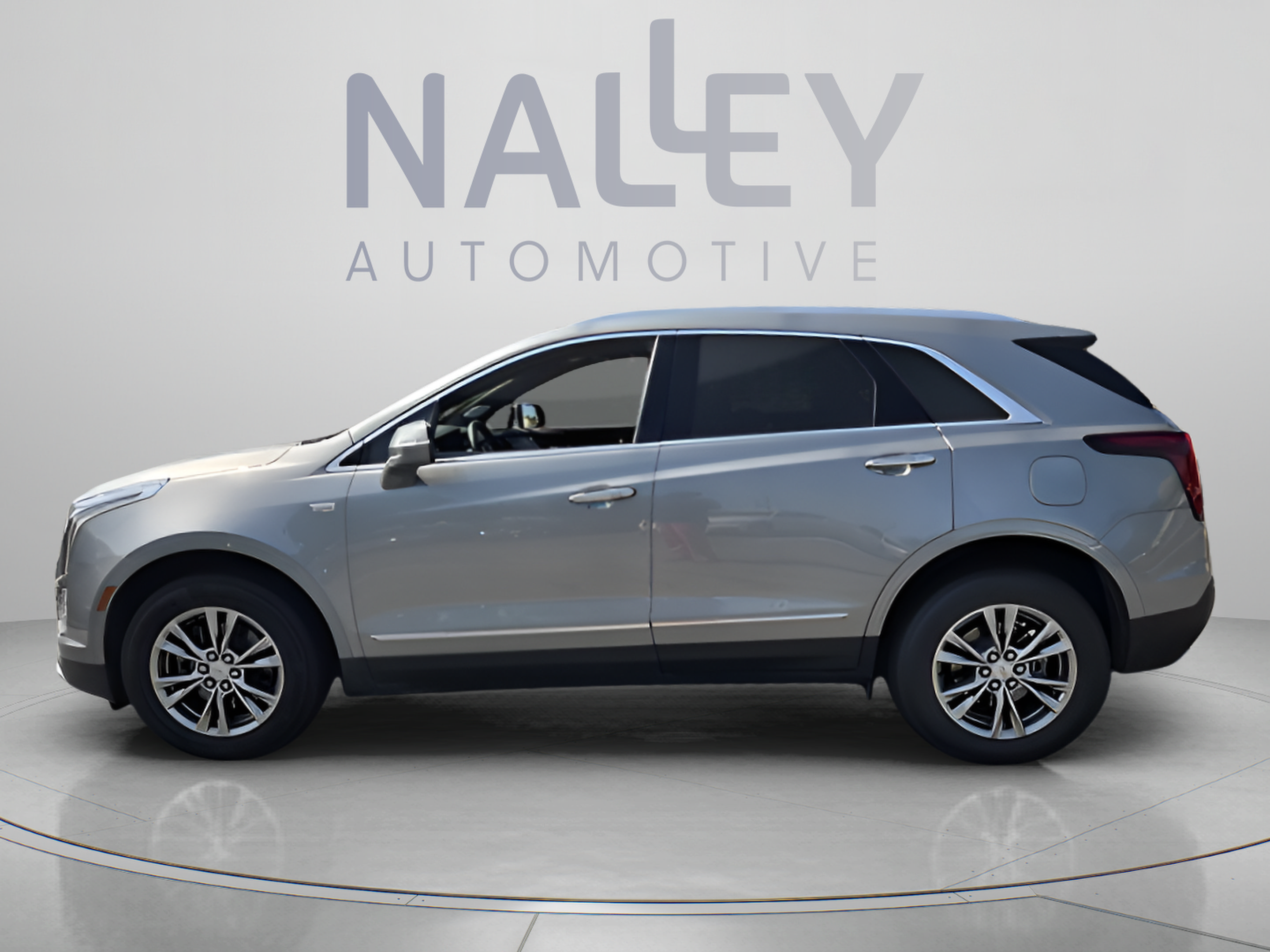 Used 2023 Cadillac XT5 Premium Luxury FWD image 2