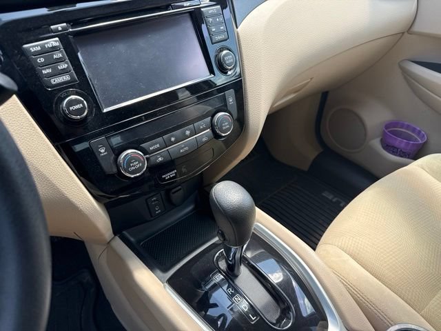 Used 2016 Nissan Rogue SV w/ SV Premium Package AWD/4WD image 12