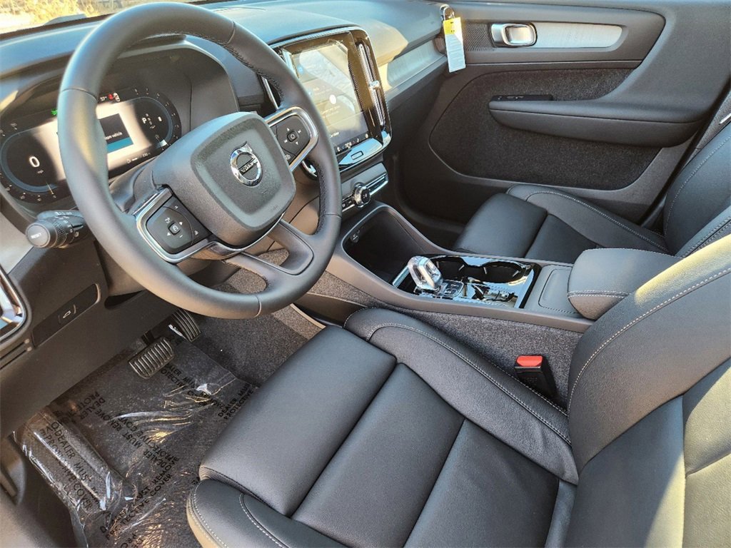 New 2025 Volvo XC40 B5 Plus w/ Protection Package Premier image 7
