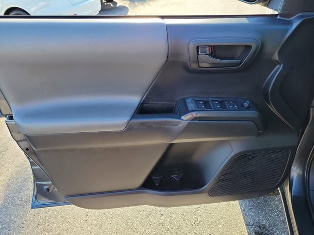 Used 2020 Toyota Tacoma SR AWD/4WD image 12