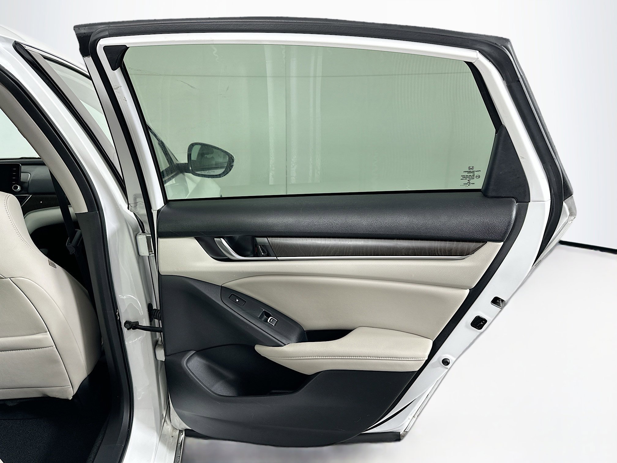 Used 2018 Honda Accord Touring image 30