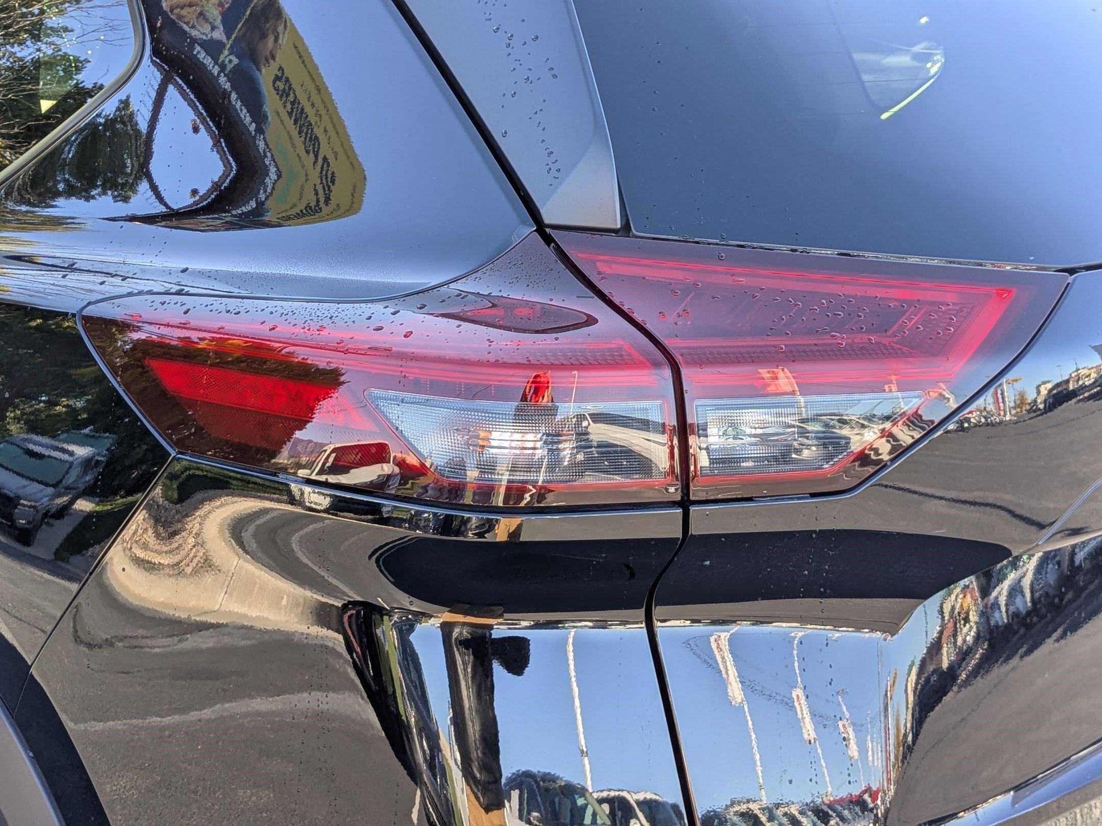 Used 2023 Nissan Rogue SV image 13