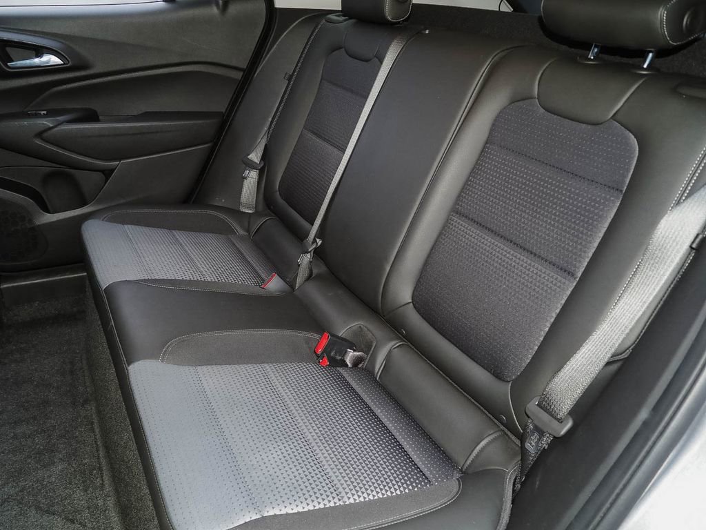 Certified 2025 Chevrolet Trax LT w/ LT Convenience Package image 21