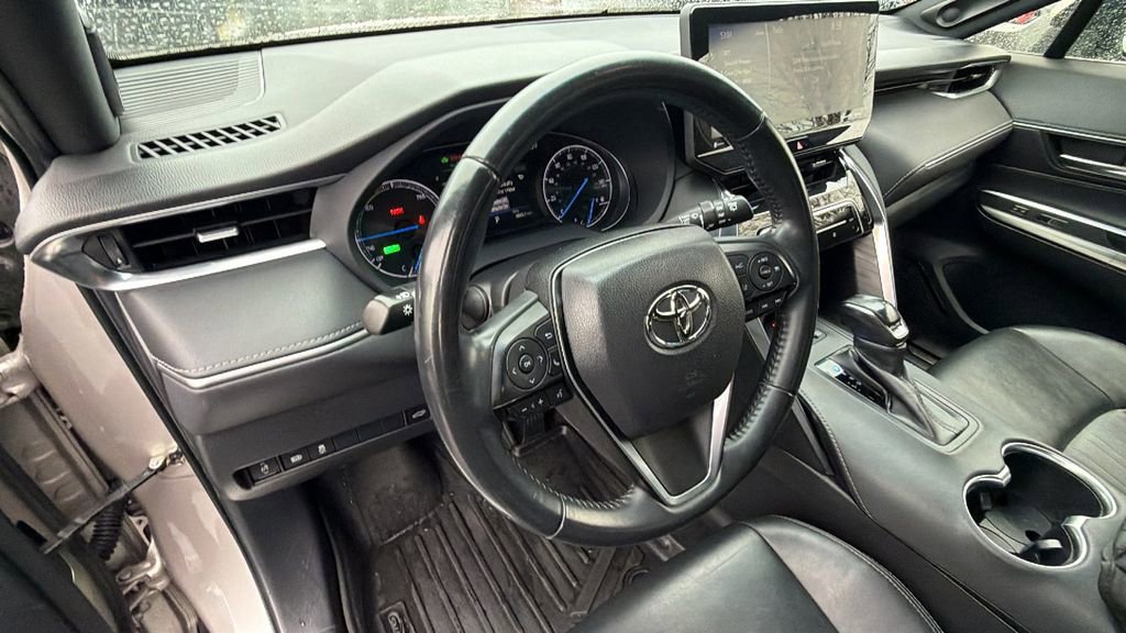 Used 2021 Toyota Venza XLE w/ Carpet Mat Package (TMS) image 31