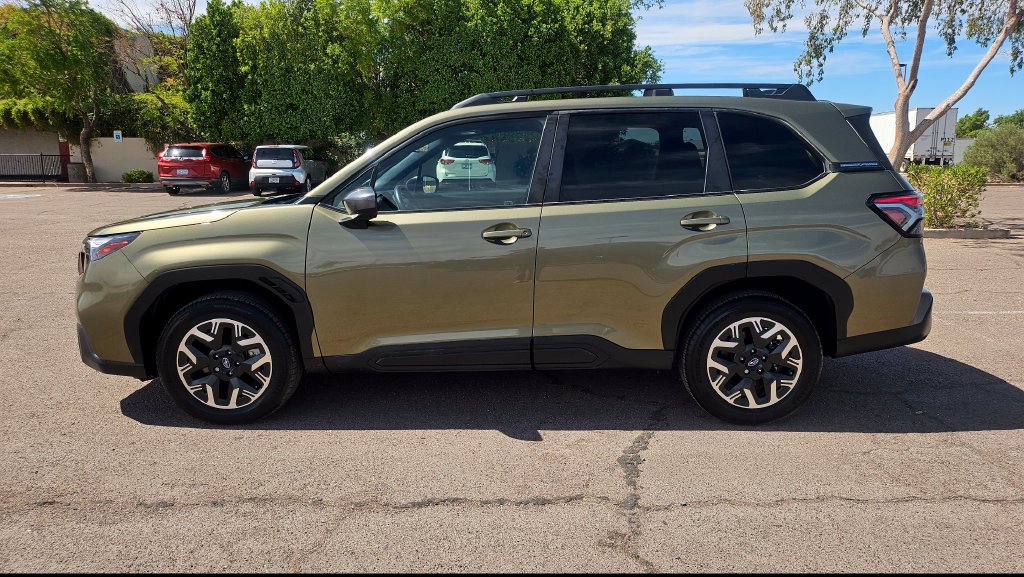 Used 2025 Subaru Forester Premium AWD/4WD image 7