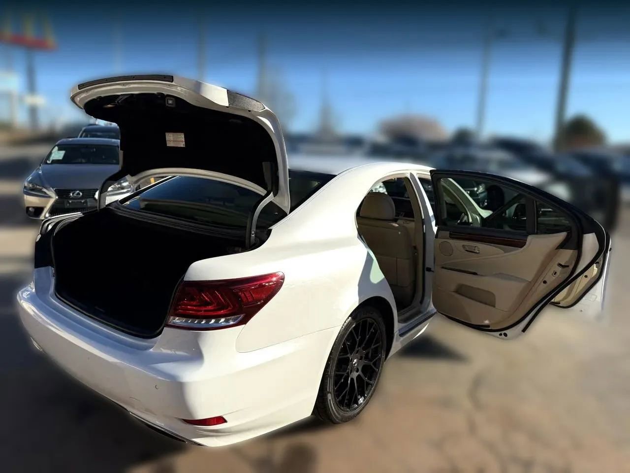 Used 2015 Lexus LS 460 w/ Comfort Package RWD image 37