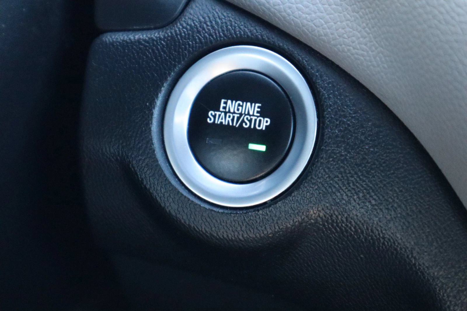 Used 2019 Chevrolet Equinox LS FWD image 27