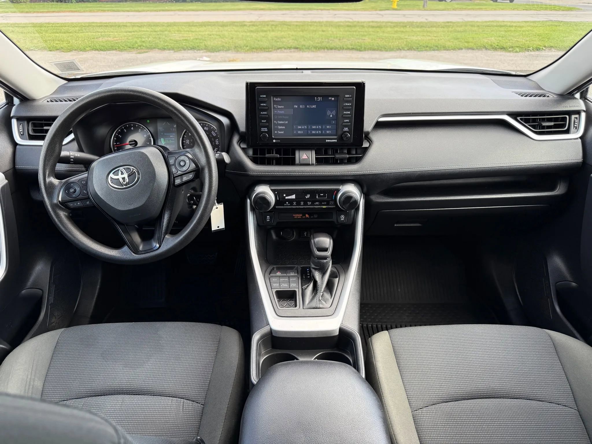 Used 2021 Toyota RAV4 LE image 2