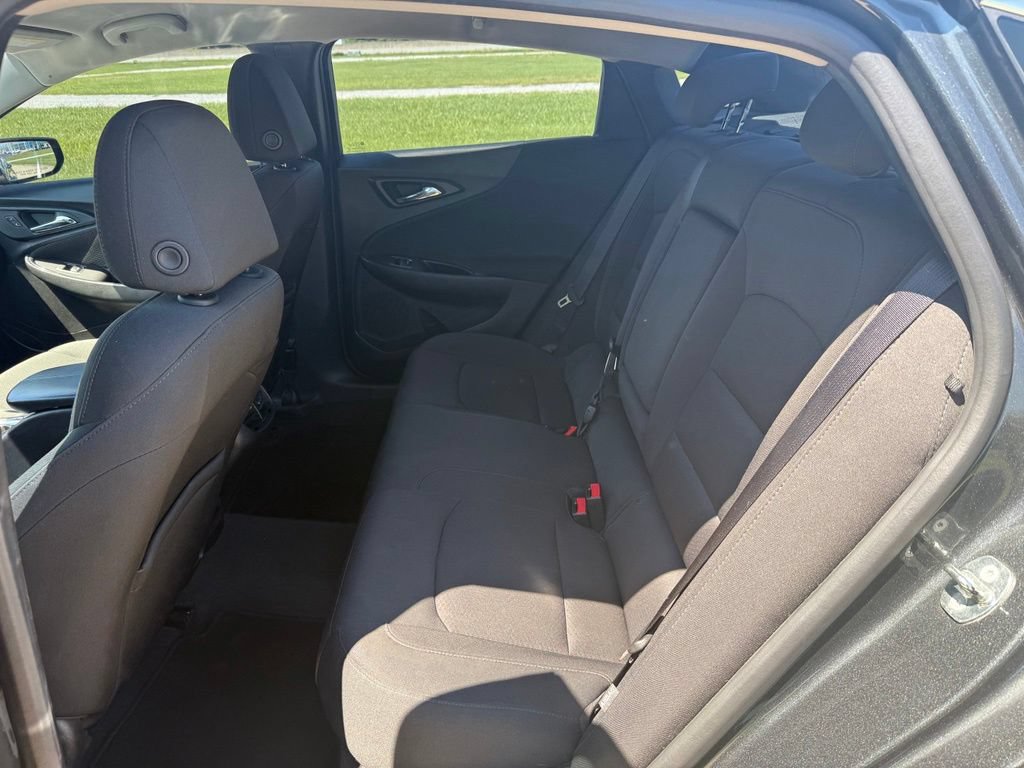 Used 2018 Chevrolet Malibu LT FWD image 14