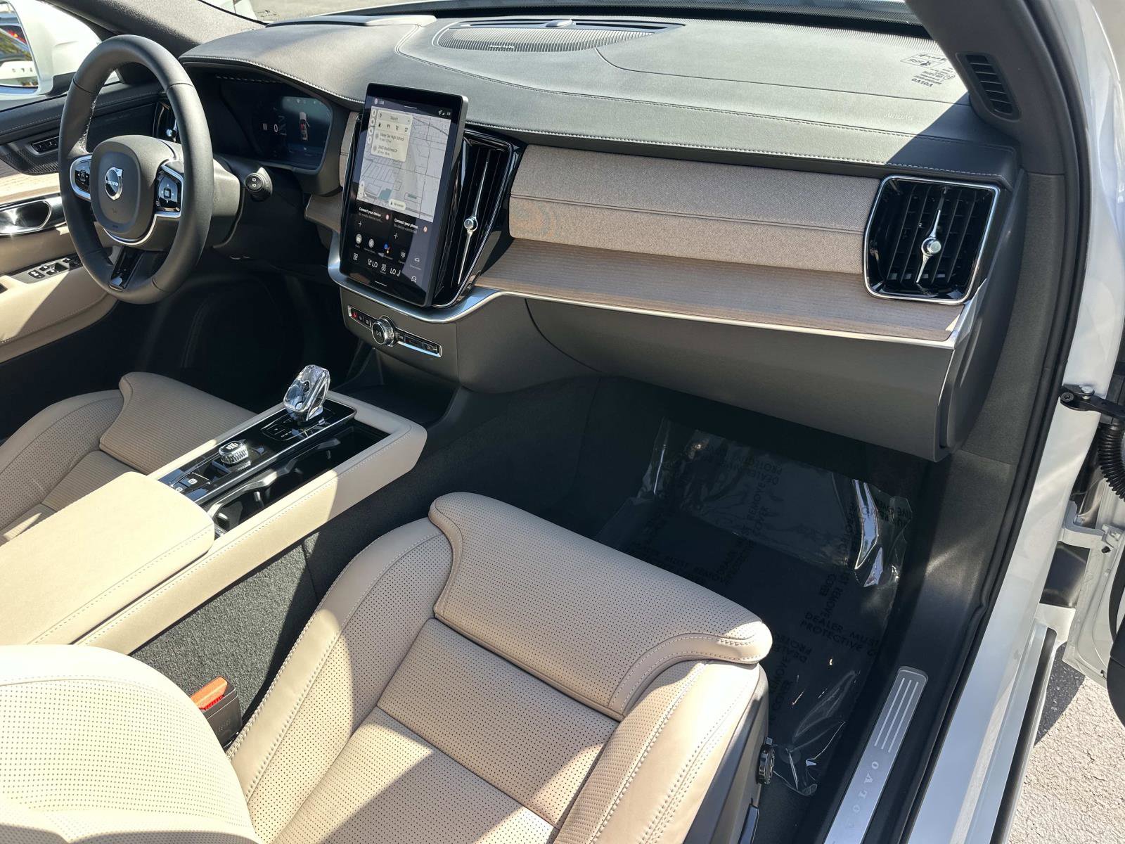 Certified 2026 Volvo XC90 B6 Ultra w/ Protection Package image 27