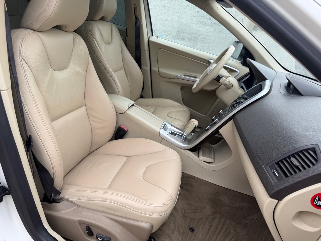 Used 2010 Volvo XC60 T6 AWD/4WD image 28