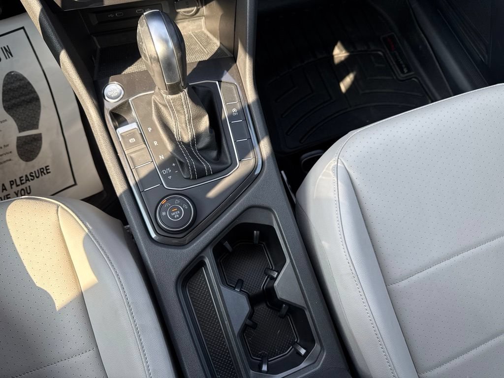 Used 2021 Volkswagen Tiguan SE w/ Panoramic Sunroof Package AWD/4WD image 19