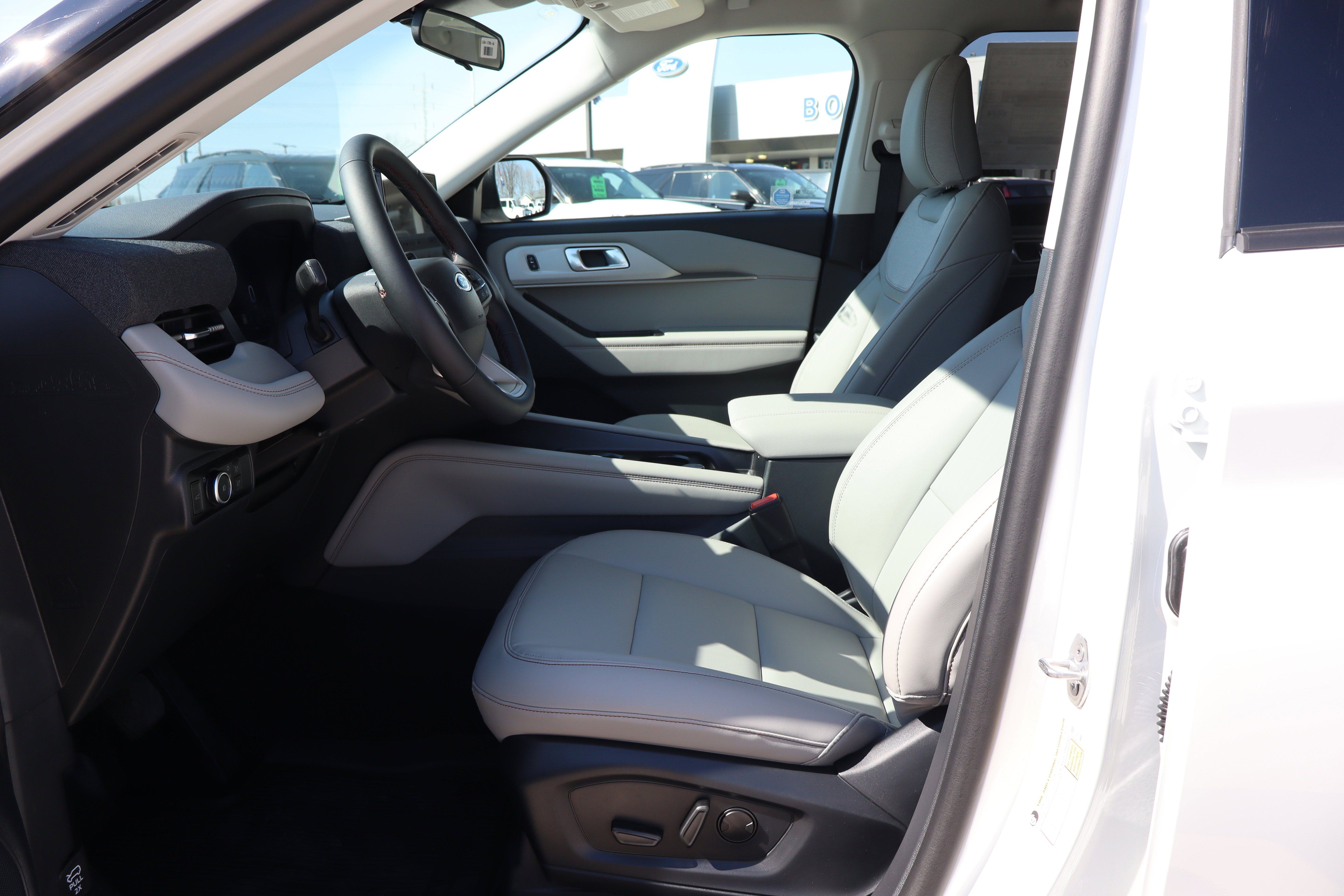 New 2026 Ford Explorer Active w/ Active Comfort Package AWD/4WD image 9