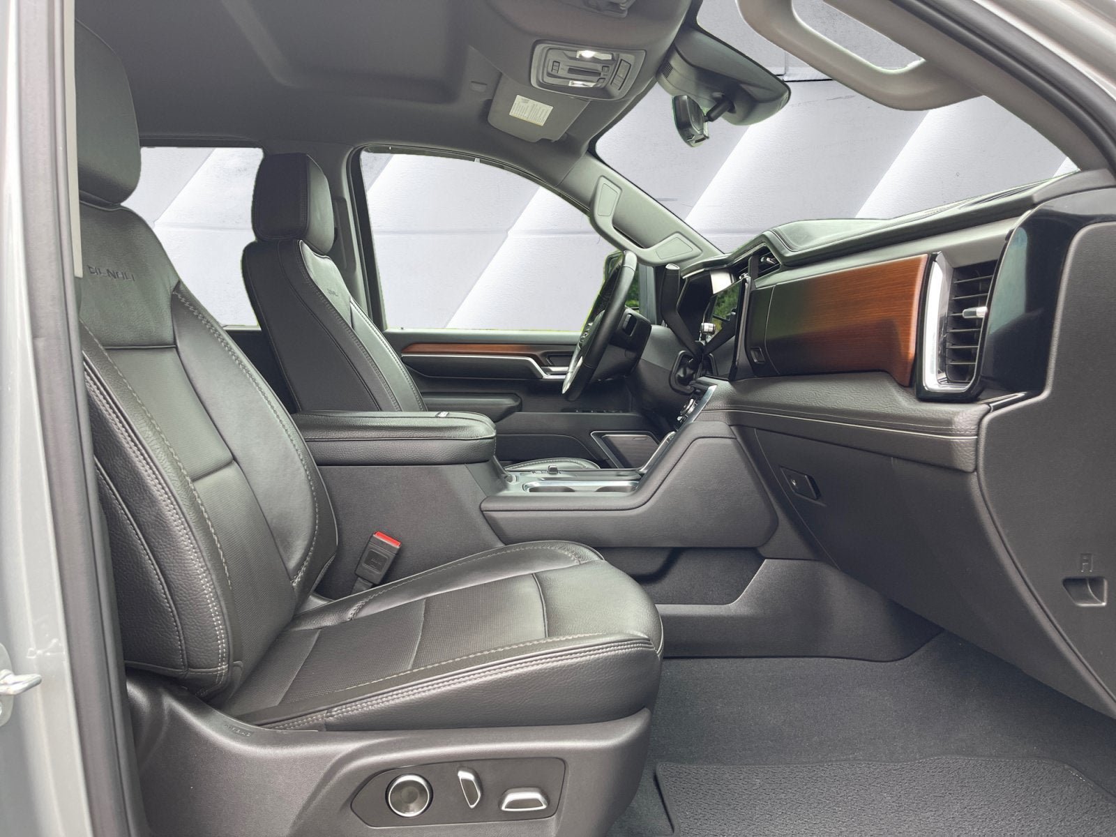 Used 2025 GMC Sierra 3500 Denali w/ Technology Package AWD/4WD image 33