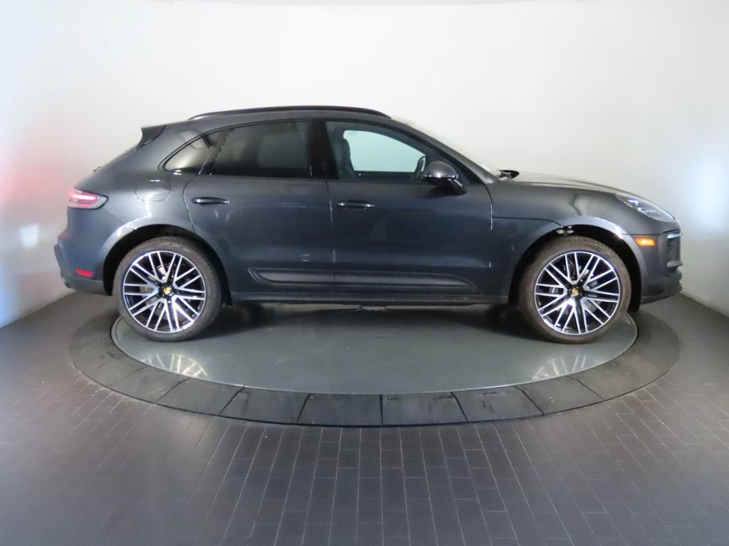 Certified 2026 Porsche Macan AWD/4WD image 8