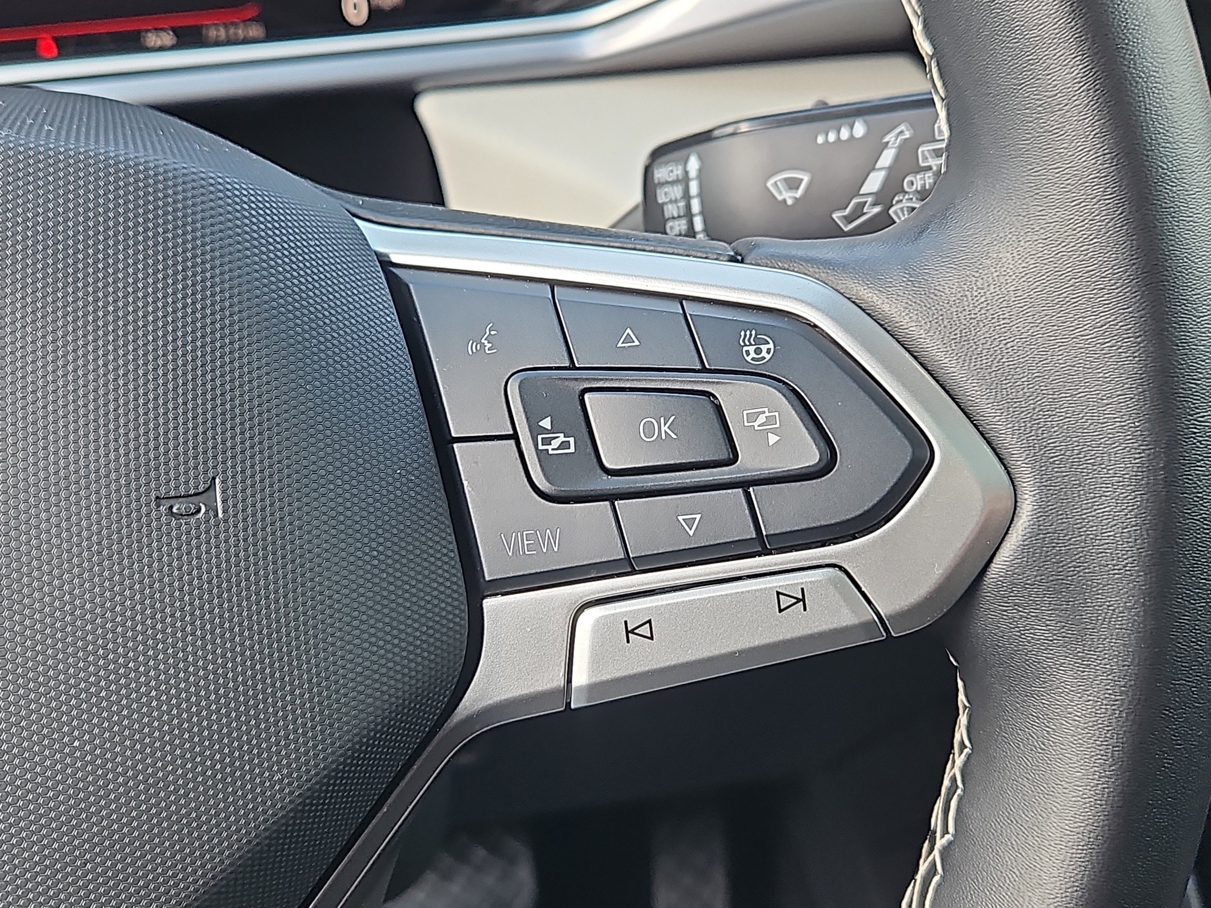 Used 2025 Volkswagen Taos SEL image 20