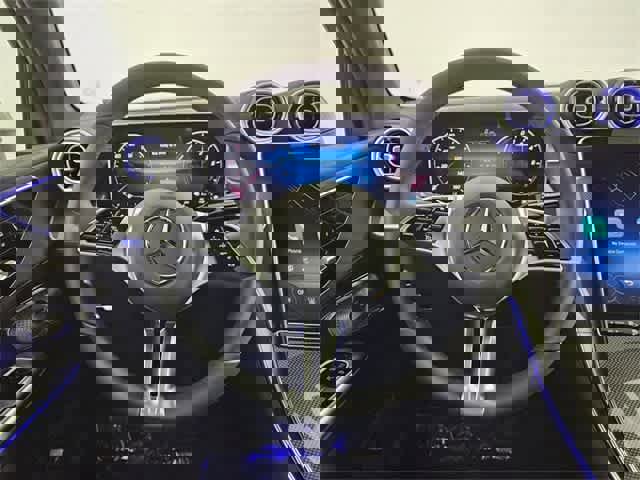 Used 2025 Mercedes-Benz GLC 350e GLC 350e image 24