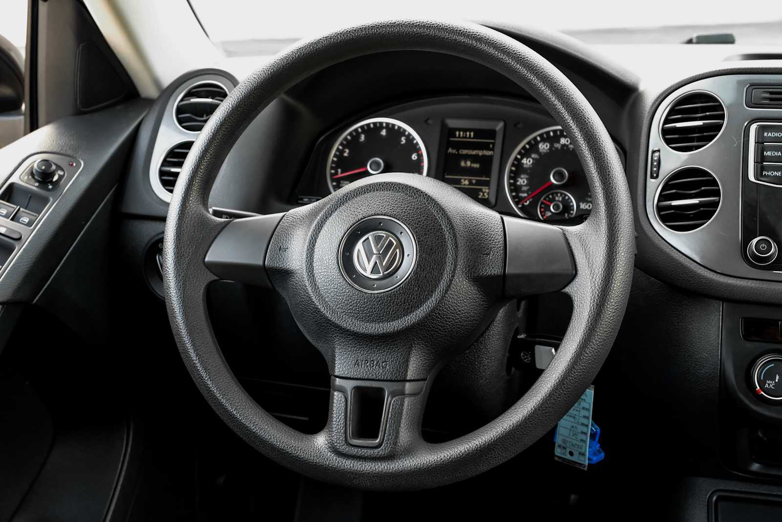 Used 2017 Volkswagen Tiguan S image 16