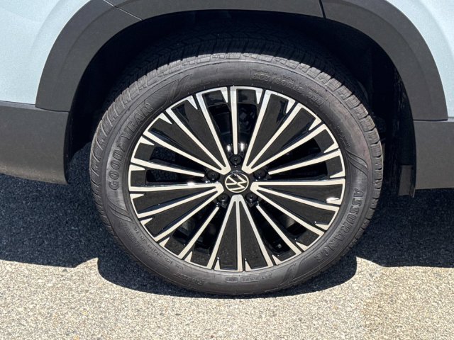 New 2026 Volkswagen Taos SE FWD image 30
