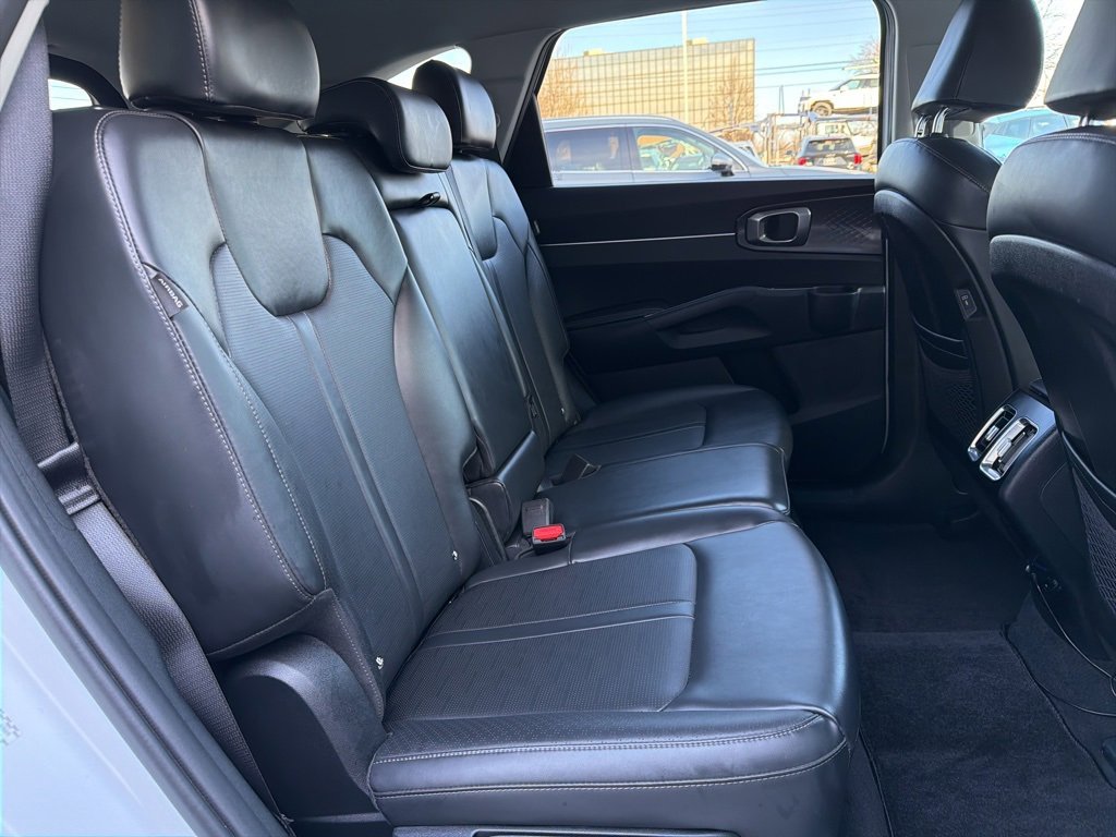 Certified 2025 Kia Sorento S image 16