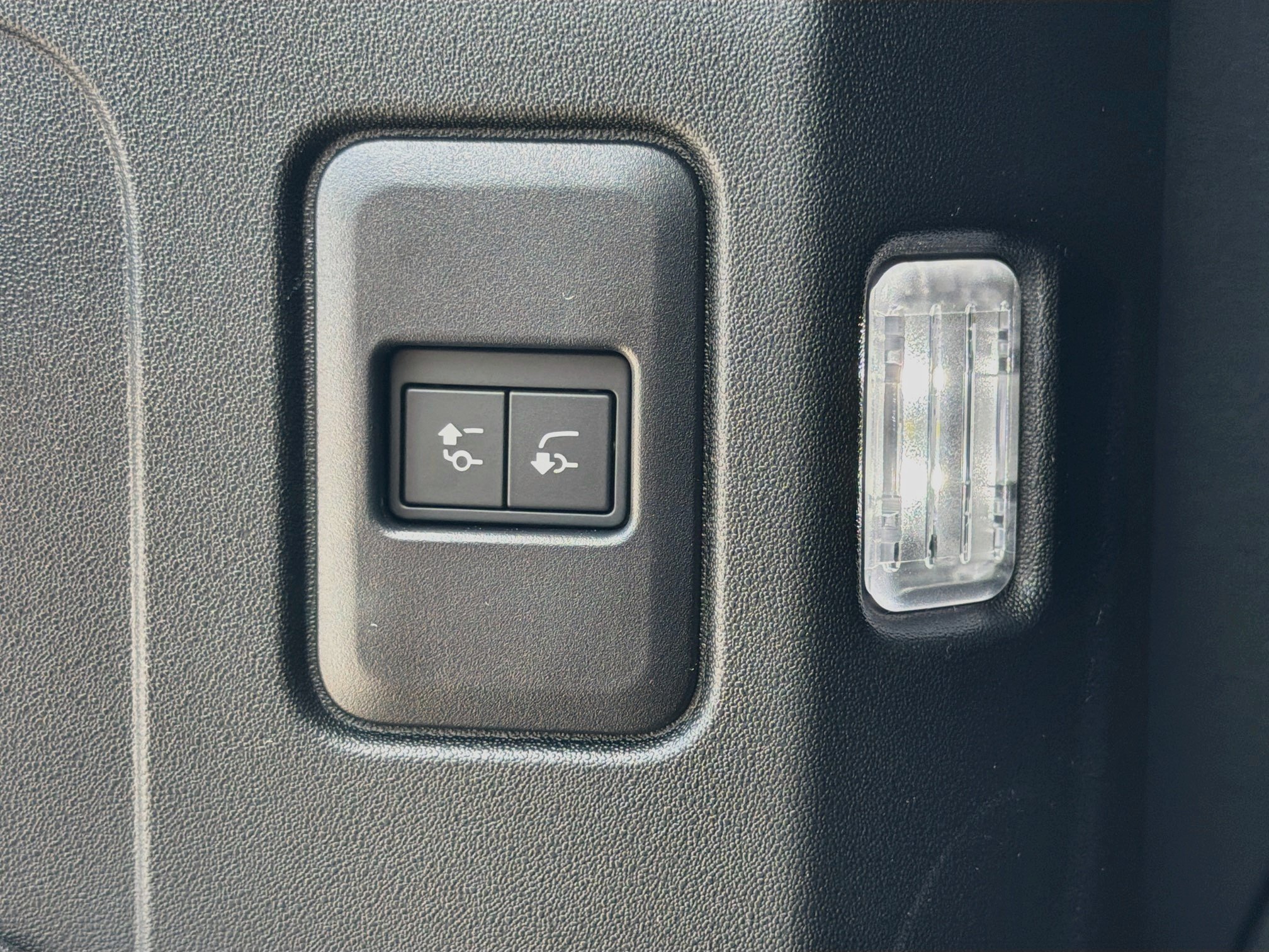 New 2026 Land Rover Defender 110 X-Dynamic SE AWD/4WD image 44